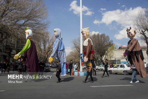 شادی پیمایی عروسک های غول پیکر  در تبریز