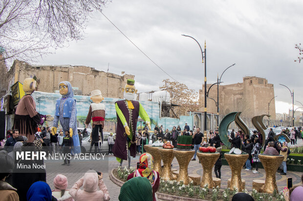 شادی پیمایی عروسک های غول پیکر  در تبریز