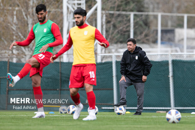 امیر قلعه نویی سرمربی تیم ملی فوتبال ایران در محل تمرین تیم ملی فوتبال حضور دارد