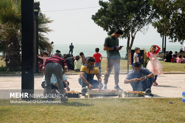 Yerli turister Nevruz Bayramı tatilinde Buşehr eyaletine akın etti