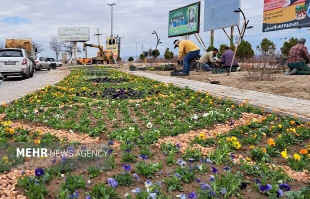 اردبیل میزبان گردشگران نوروزی/شهر حالوهوای بهاری به خود گرفت