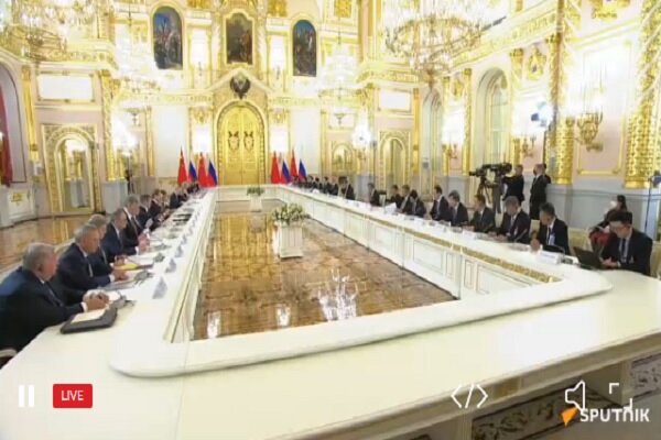 پوتین: به دوران جدیدی از روابط با چین وارد میشویم