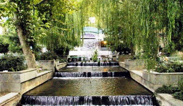 گذری بر شهر گل و گیاه ایران/محلات شهر چشمههای آبگرم