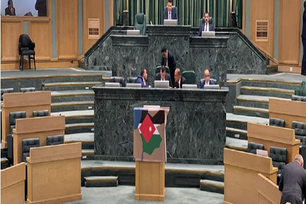 اردن پارلیمنٹ کے اراکین کا صہیونی سفیر کو عمان سے نکالنے کا مطالبہ