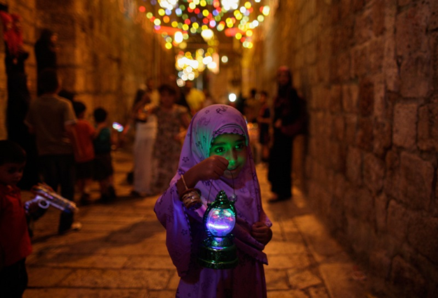 رمضان در فلسطین؛ از طبل‌کوبی و شیرینی‌جات تا مقلوبه+تصاویر