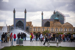 İsfahan'daki Nakş-i Cihan Meydanı'na kısa bir yolculuk