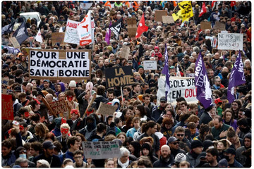 معترضان فرانسوی راه‌های ورود به فرودگاه شارل دوگل را مسدود کردند+ تصاویر