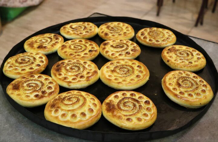 «کلوچه فومن» سوغاتی جذاب برای گردشگران+ فیلم