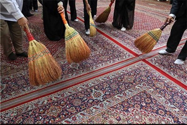 عطر افشانی فضای مساجد در سمنان/ ضیافت الهی در صحن بُستان ها