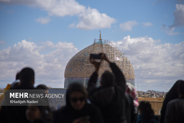 Tourists pour into Naqsh-e Jahan Square