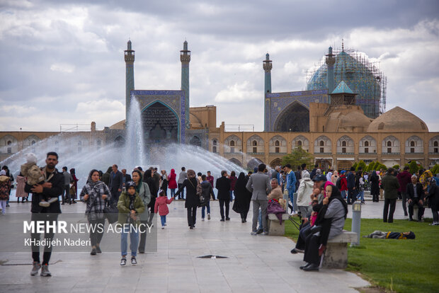 Yerli turistler İsfahan'a bayramda akın etti