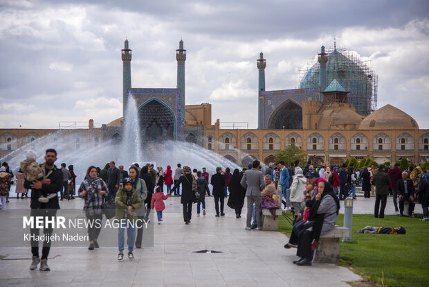 بازدید از میدان نقش جهان اصفهان از مرز 150 هزار نفر گذشت