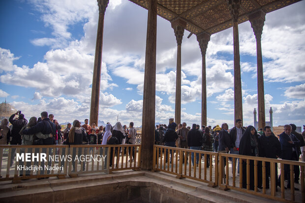 Tourists pour into Naqsh-e Jahan Square