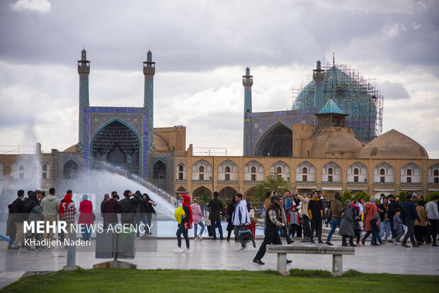 Tourists pour into Naqsh-e Jahan Square