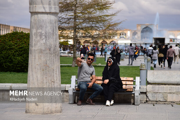 Tourists pour into Naqsh-e Jahan Square