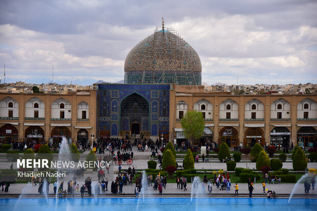 اصفهان را با گوشهایم میبینم