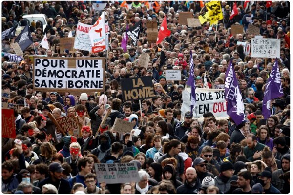 Hundreds of thousands protest against Macron
