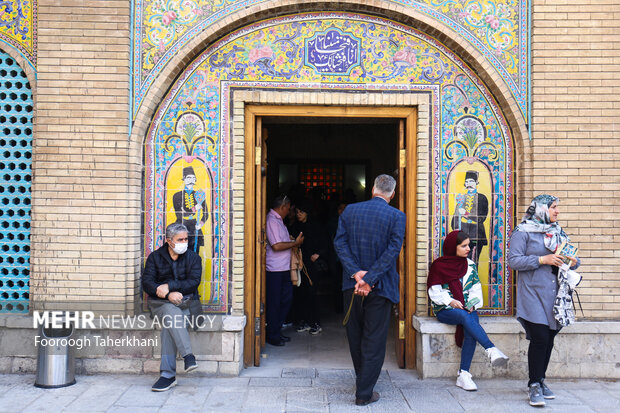 کاخ گلستان به عنوان یکی از کاخ موزه‌های زیبا و تاریخی به جامانده از سلسله قاجار، این روز‌ها میزبان گردشگران و بازدیدکنندگان نوروزی شهر تهران است