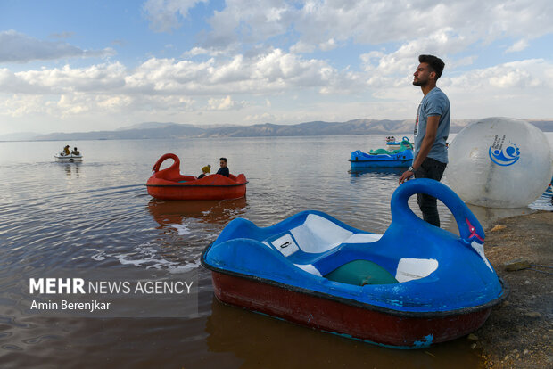 گردشگران نوروزی در دریاچه مهارلو فارس