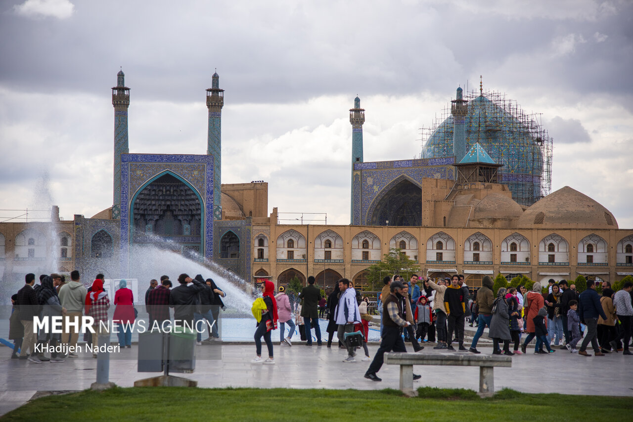 İsfahan'daki Nakş-i Cihan Meydanı'na kısa bir yolculuk