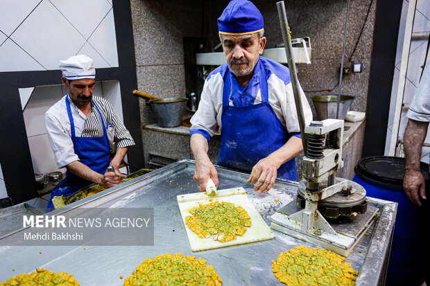 کارگاه سوهان پزی در <a href='https://sayeb.ir/tag/%d9%82%d9%85'></div>قم</a>