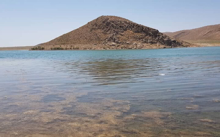 سمیرم شهر هزار چشمه /عروس زاگرس در ارتقاع ۳۵ متری خودنمایی میکند