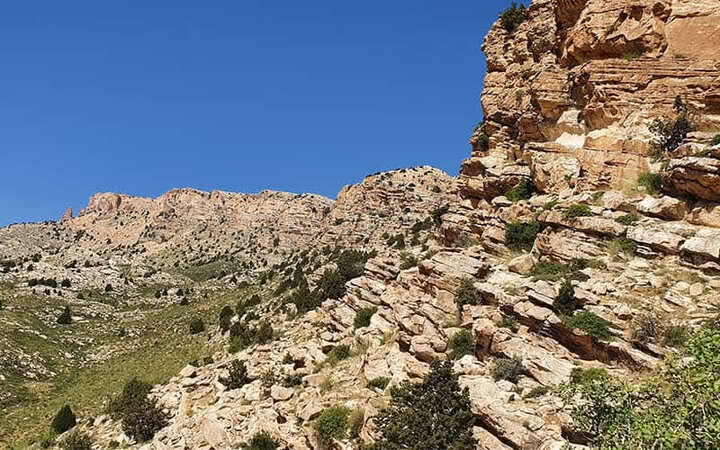 سمیرم شهر هزار چشمه /عروس زاگرس در ارتقاع ۳۵ متری خودنمایی میکند