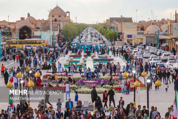 Tourists visit beautiful Yazd city in Nowruz
