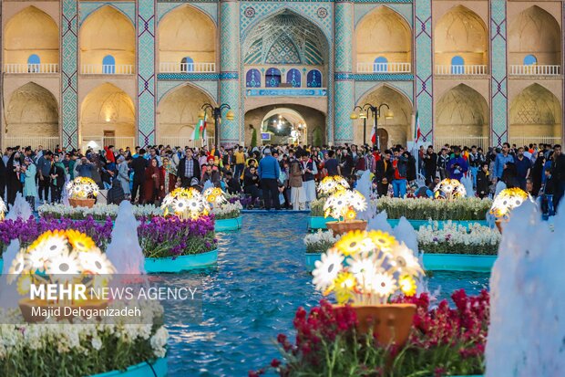 Tourists visit beautiful Yazd city in Nowruz
