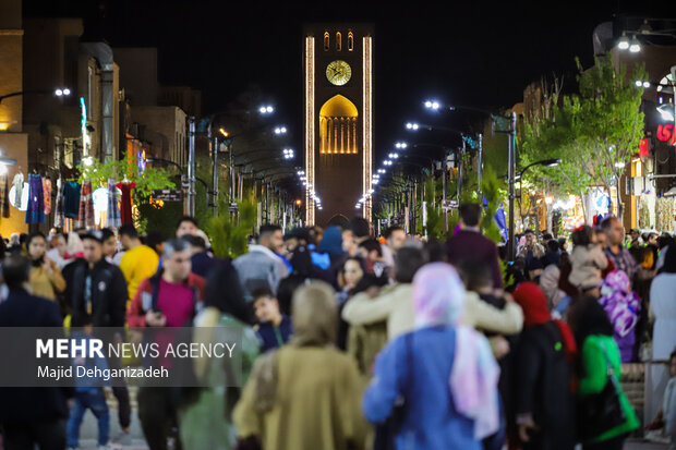 Tourists visit beautiful Yazd city in Nowruz
