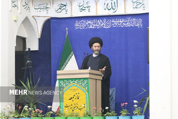 امام خمینی با اخلاص و شجاعت ایران را از سقوط نجات داد