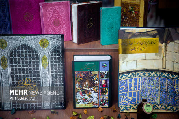 Images of Iranian authentic art in Tehran streets