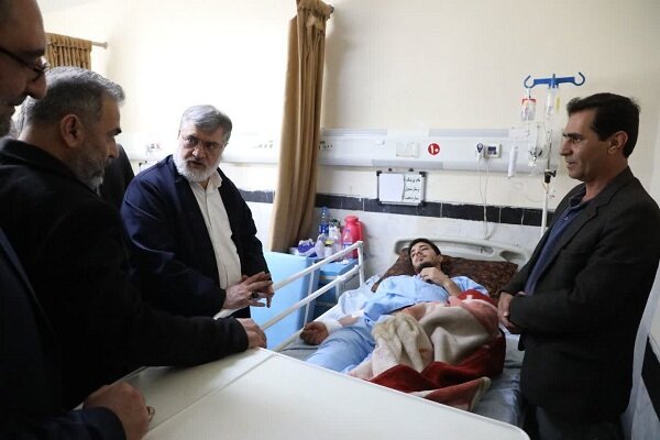 عیادت استاندار آذربایجانغربی از مصدومان زلزله شهرستان سلماس