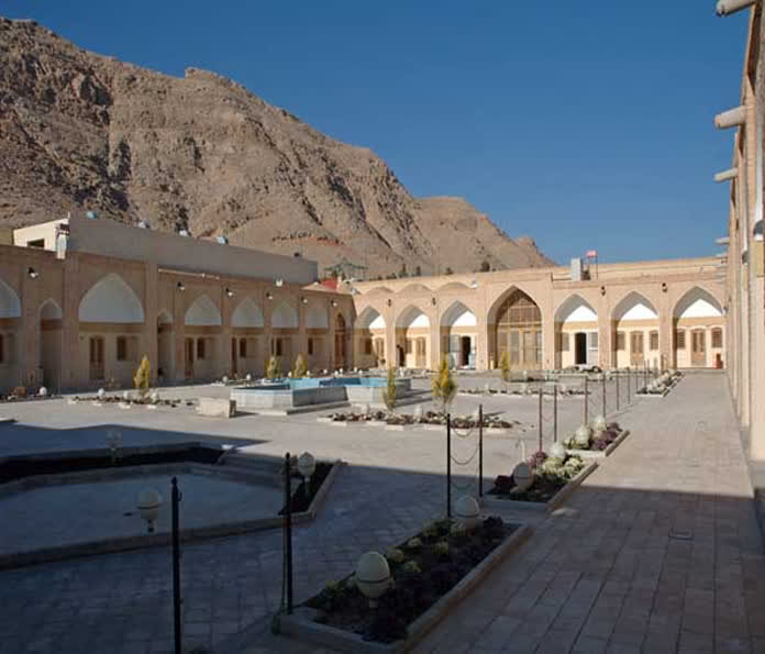 شهرضا؛ پایتخت سفالهای زیبا و انارهای دانهیاقوتی