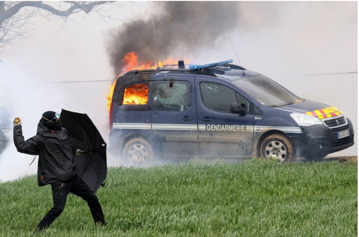 درگیری خشونتآمیز پلیس فرانسه با معترضان روستایی+ تصاویر