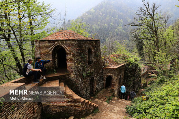 قلعه رودخان دژی بر فراز ارتفاعات جنگلی فومن