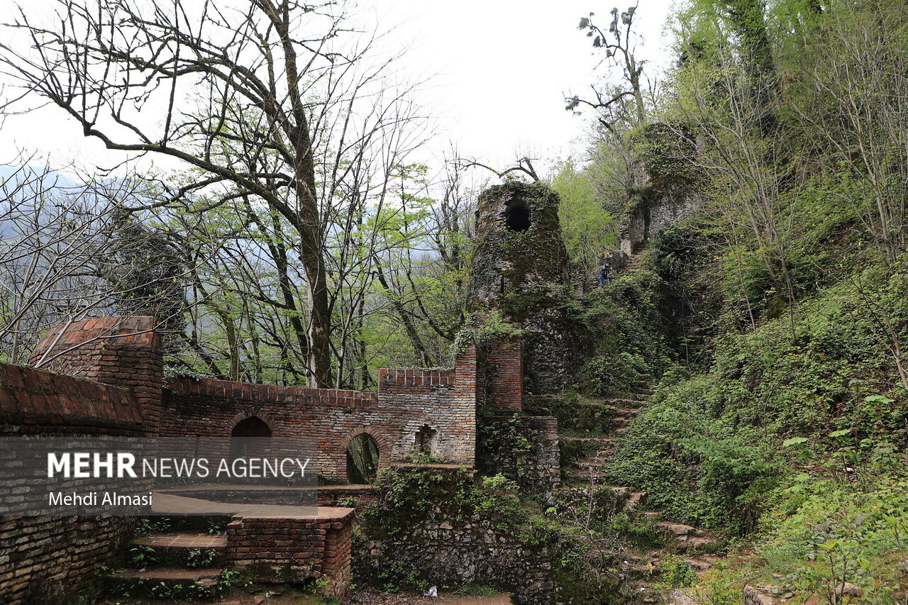 کشف سازه عجیب در قلعه رودخان فومن کشف سازه عجیب در قلعه رودخان فومن