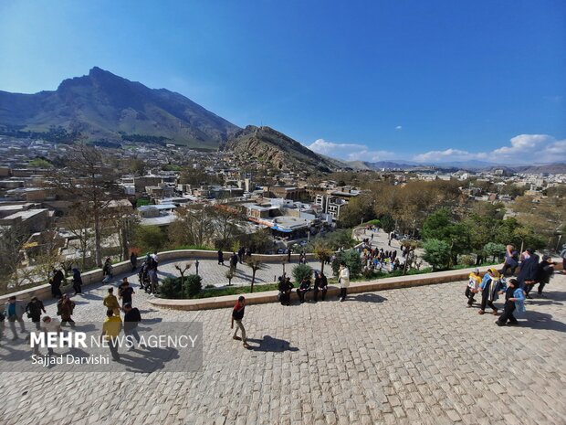 گردشگران نوروزی قلعه فلک الافلاک