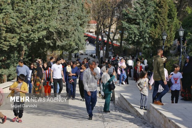 گردشگران نوروزی قلعه فلک الافلاک