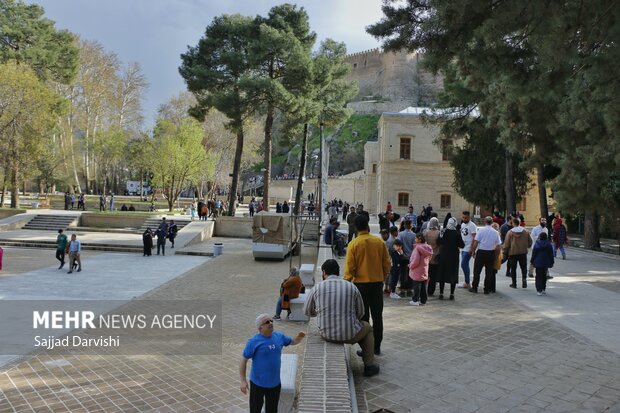 گردشگران نوروزی قلعه فلک الافلاک