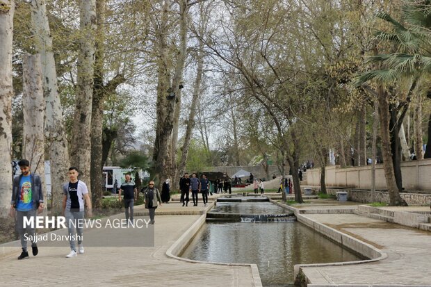 گردشگران نوروزی قلعه فلک الافلاک