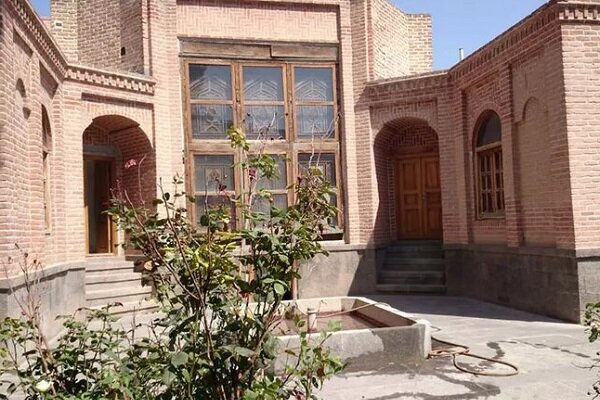 آثاری ماندگار از هنر و معماری در لابهلای آجرهای رنگی