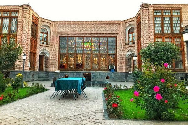آثاری ماندگار از هنر و معماری در لابهلای آجرهای رنگی