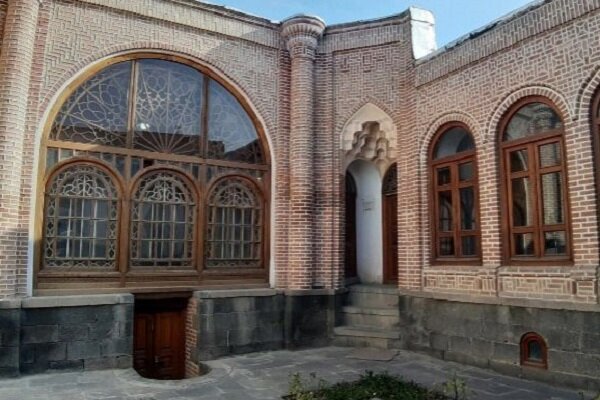 آثاری ماندگار از هنر و معماری در لابهلای آجرهای رنگی