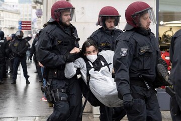 ۲پلیس زخمی و ۱۴۳ بازداشت،نتیجه اعتراض علیه شرکت‌های گازی در اتریش