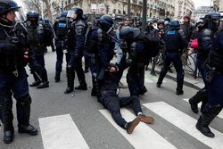 ۱۸۰ نفر در اعتراضات فرانسه بازداشت شدند+ فیلم
