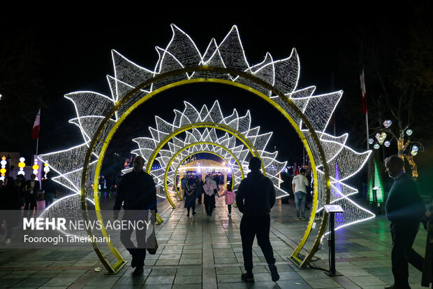 بزرگ‌ترین جشن نور کشور با عنوان «تهران زیبا» به همراه جشن و برنامه‌های تفریحی هر شب تا عید سعید فطر در پارک ملت برگزار می‌شود