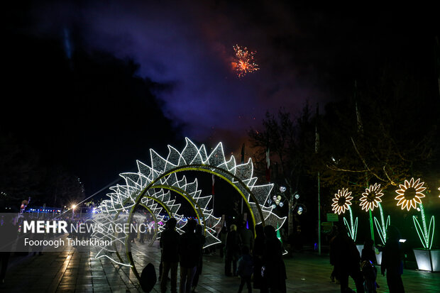 بزرگ‌ترین جشن نور کشور با عنوان «تهران زیبا» به همراه جشن و برنامه‌های تفریحی هر شب تا عید سعید فطر در پارک ملت برگزار می‌شود