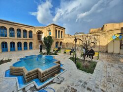 خانه تاریخی «آخوند ابو» به وقت بهار