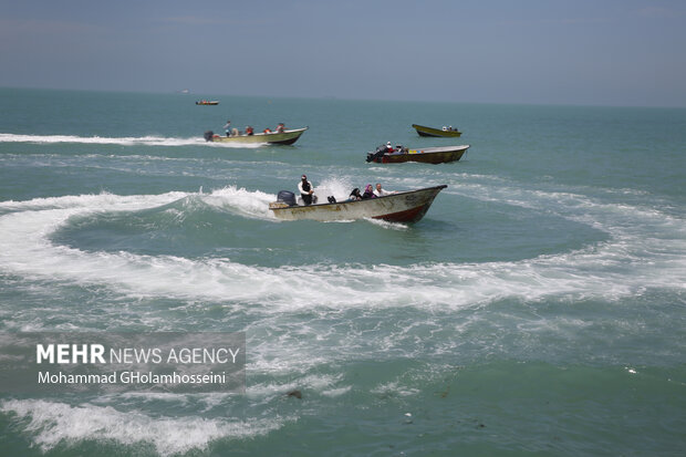 گردشگری دریایی، مسافران نوروزی، ظرفیت دریا، گردشگری، ساحل بوشهر، قایق سواری